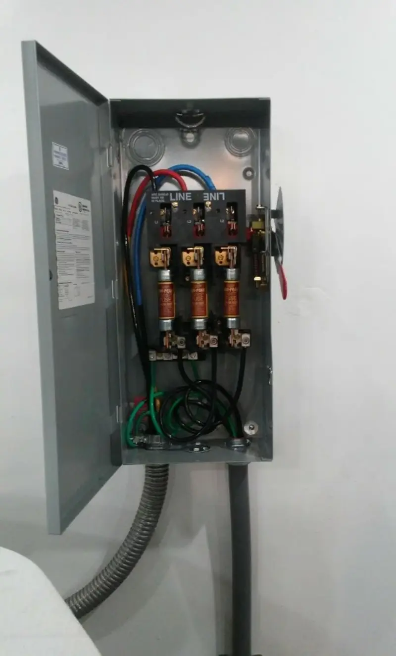 Three-phase disconnect switch installed for Smoke Detector Installation in Globe